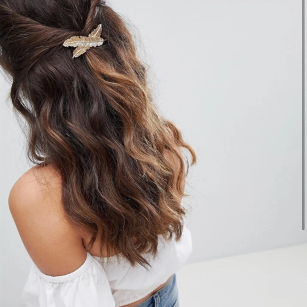 ASOS DESIGN Cross Leaf Feather Hair Barette Clip in Gold 🪶🪶🪶